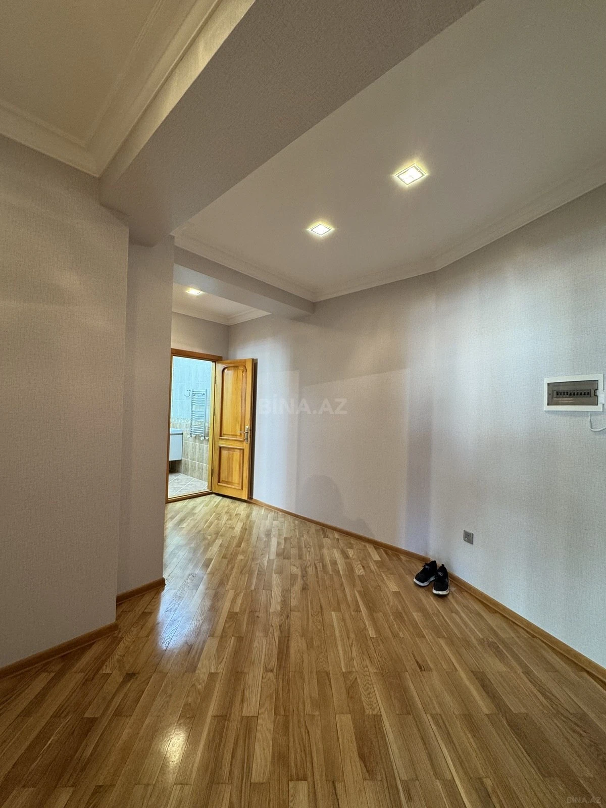 Satılır 2 otaqlı mənzil 92 m²
