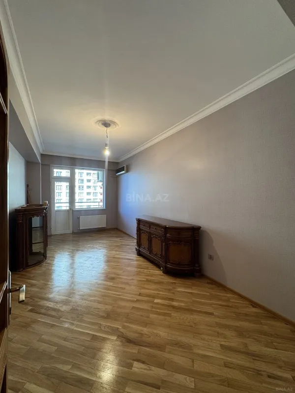 Satılır 2 otaqlı mənzil 92 m²