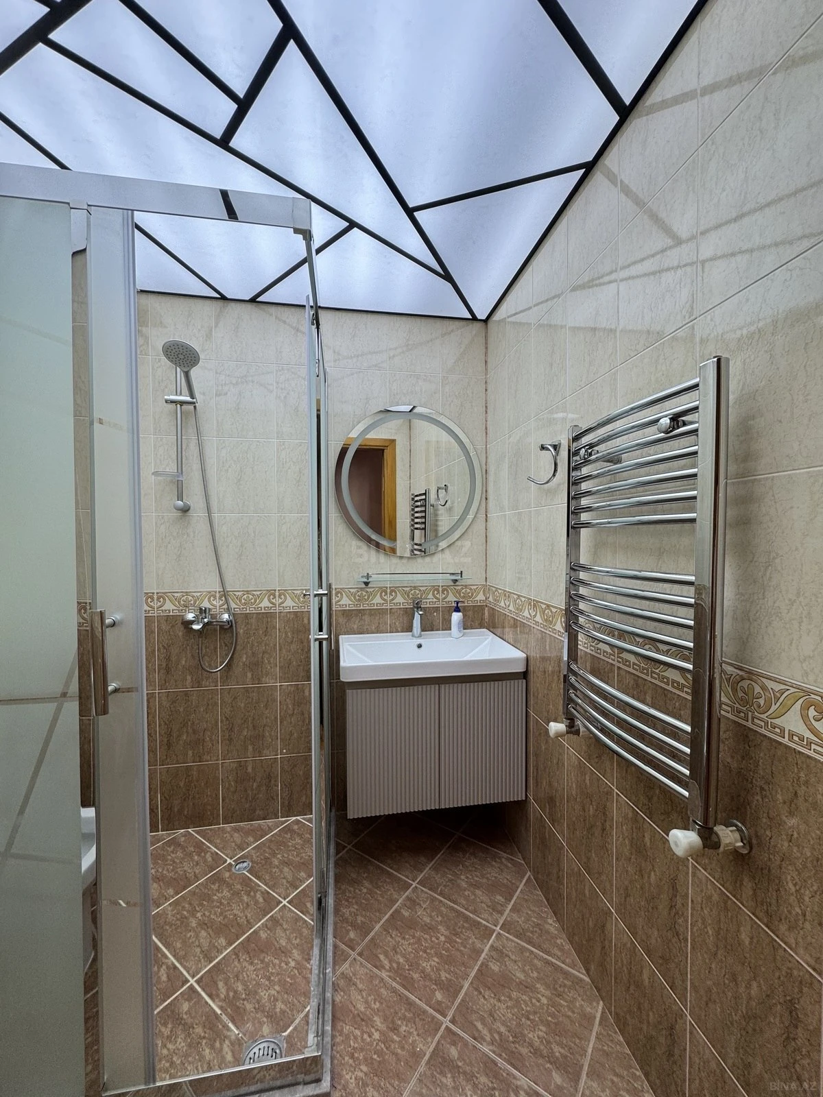 Satılır 2 otaqlı mənzil 92 m²