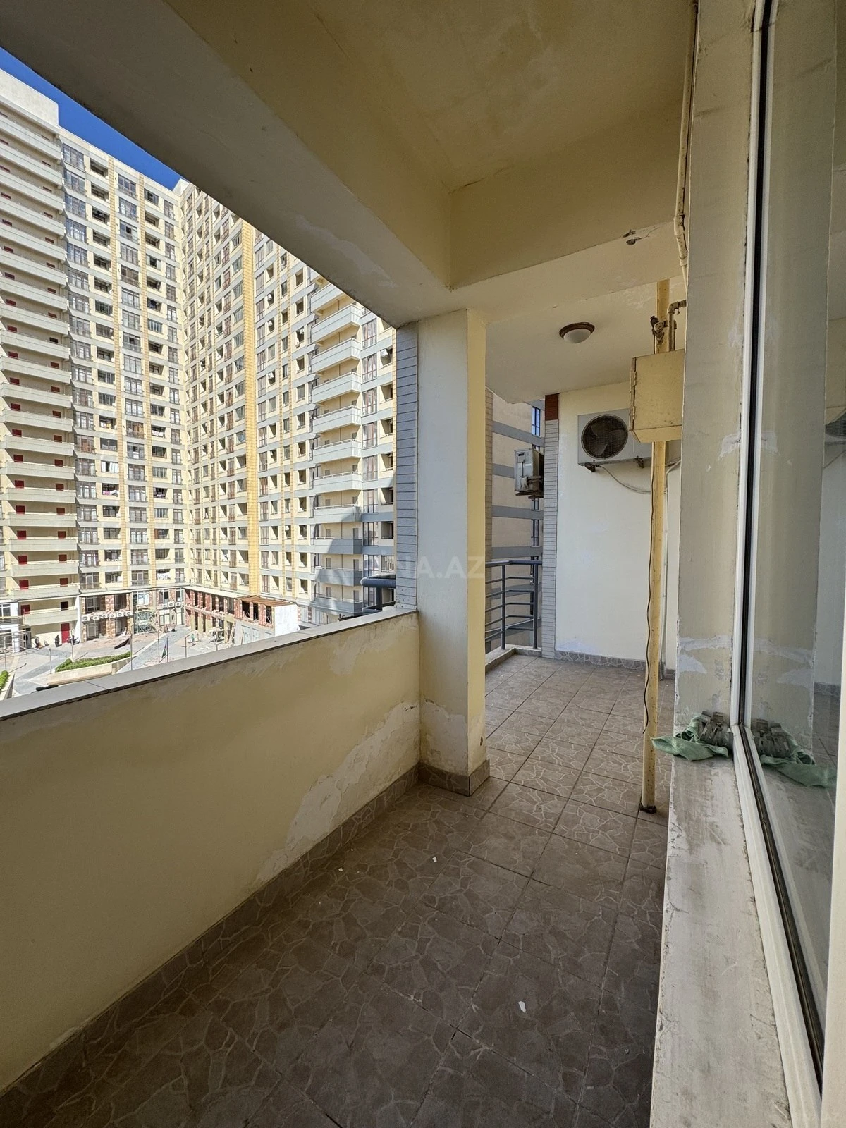 Satılır 2 otaqlı mənzil 92 m²
