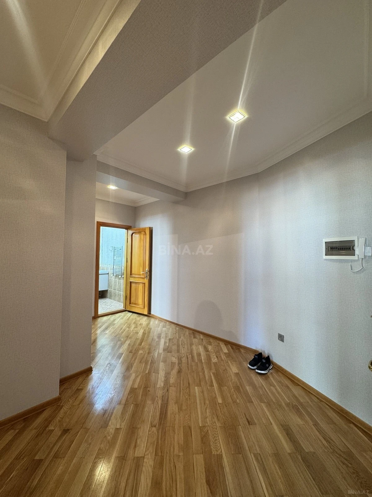 Satılır 2 otaqlı mənzil 92 m²