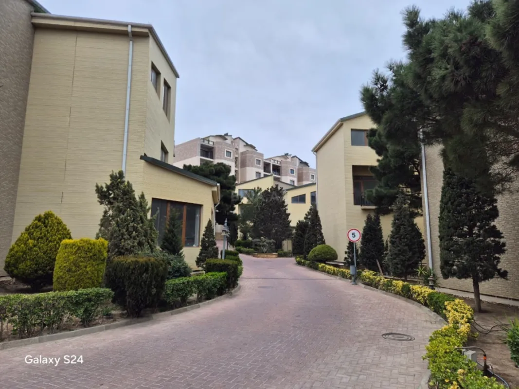 Satılır 3 otaqlı mənzil 158 m²