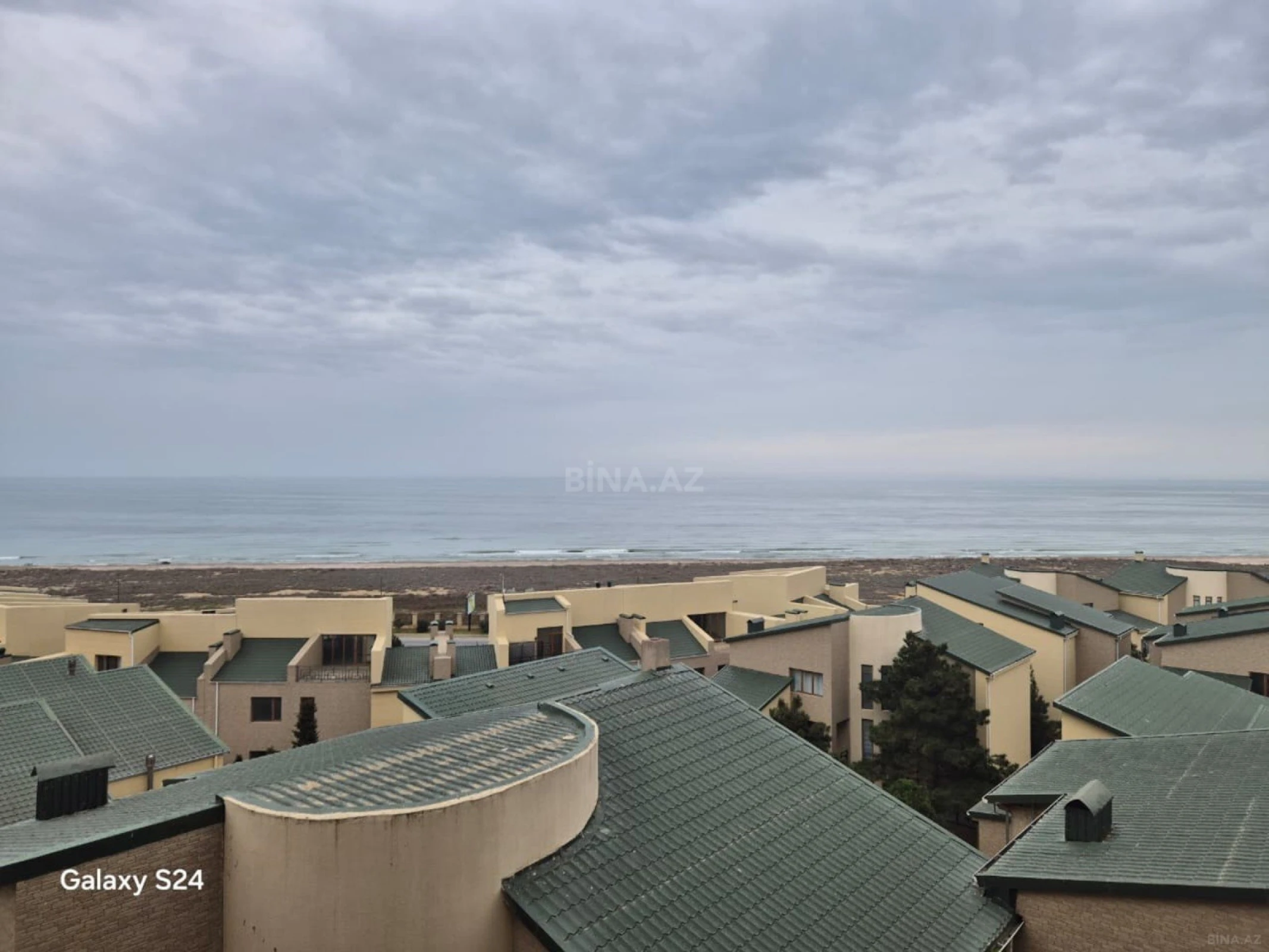 Satılır 3 otaqlı mənzil 158 m²