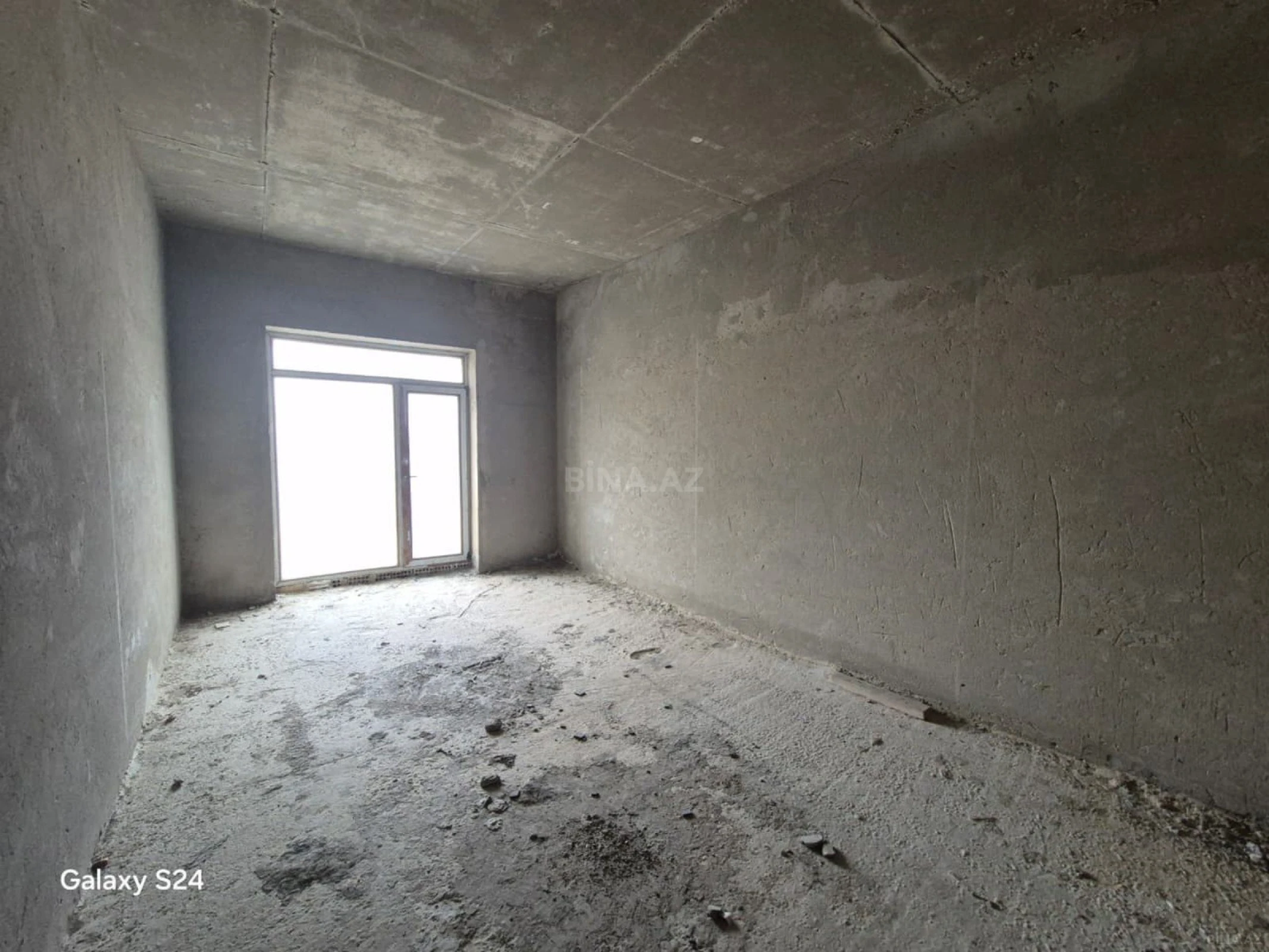 Satılır 3 otaqlı mənzil 158 m²