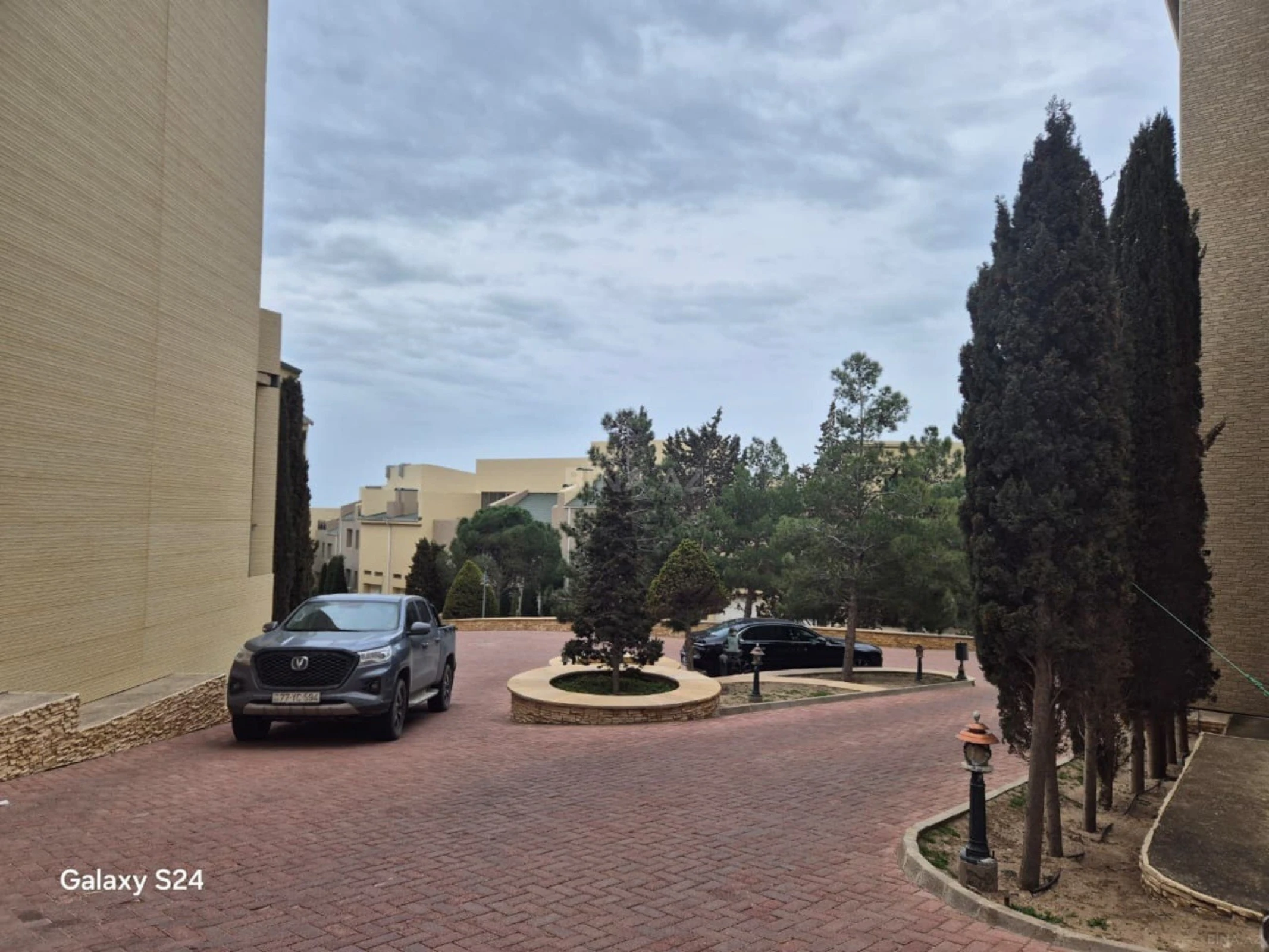 Satılır 3 otaqlı mənzil 158 m²