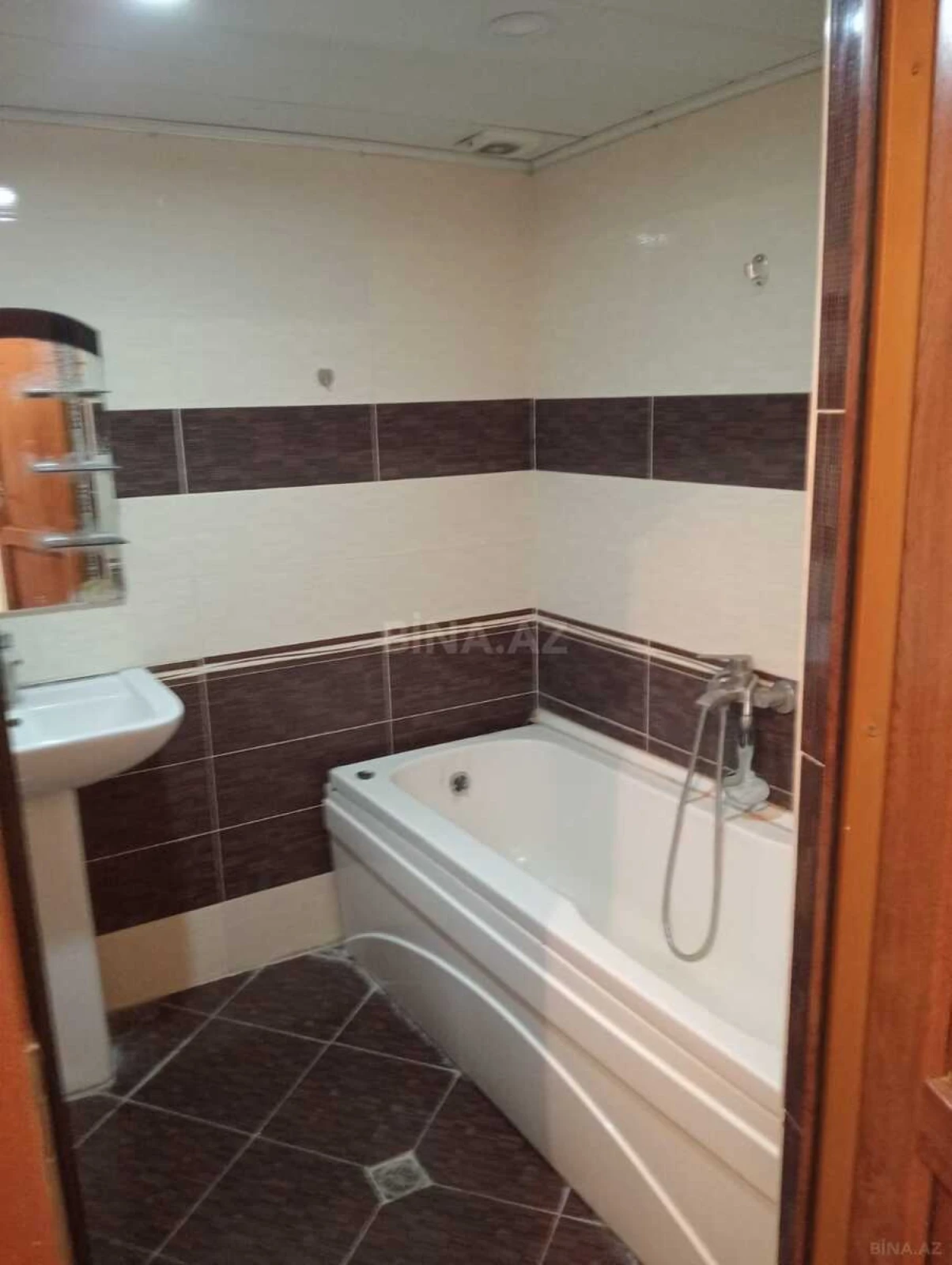 Kirayə verilir 2 otaqlı mənzil 80 m²