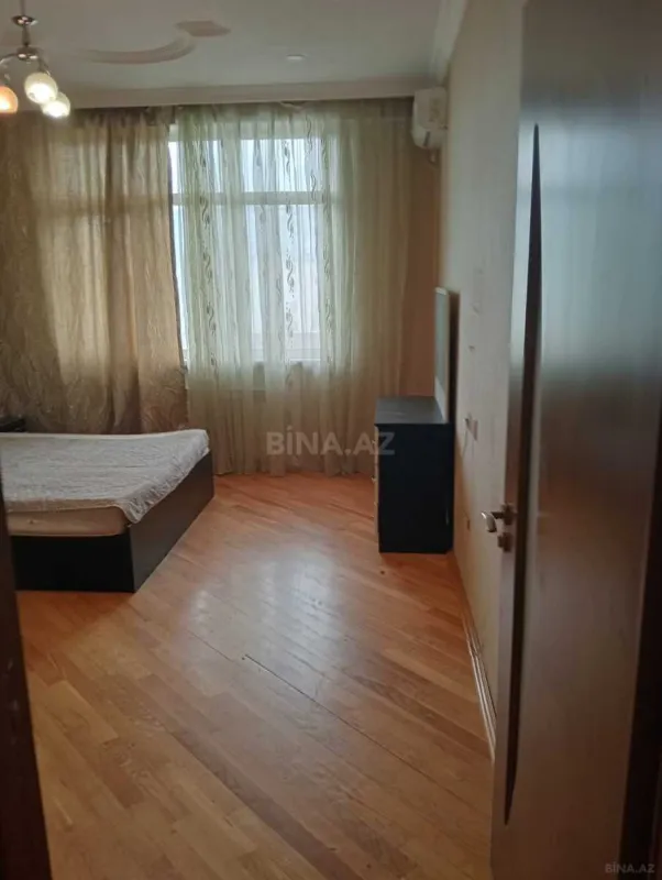 Kirayə verilir 2 otaqlı mənzil 80 m²
