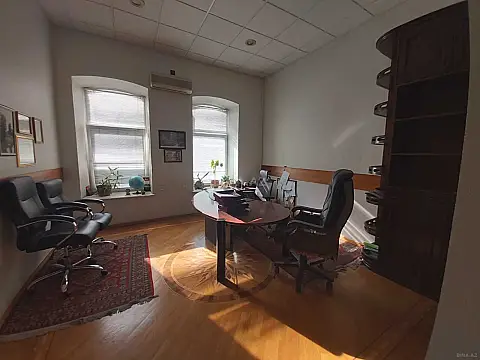 Kirayə verilir 4 otaqlı ofis 110 m² — Bakı 4 otaq 110.00 m²