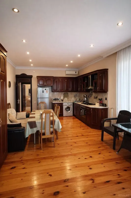 Satılır 4 otaqlı həyət evi 200 m²