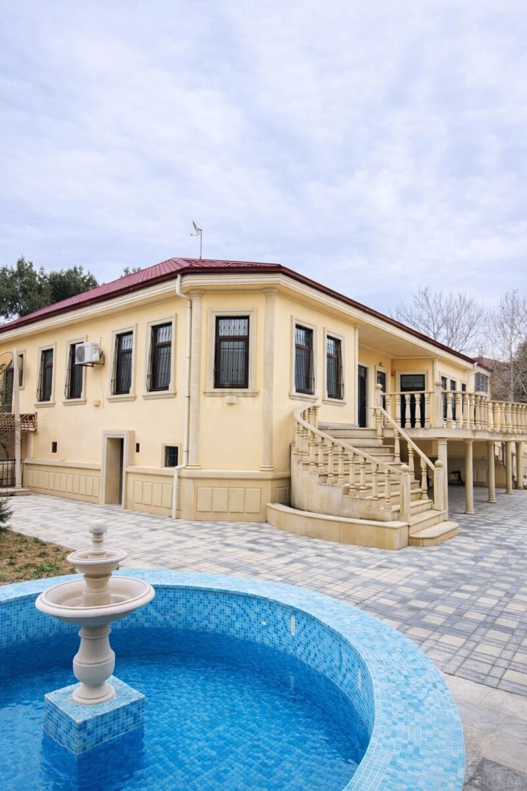 Satılır 4 otaqlı həyət evi 200 m²