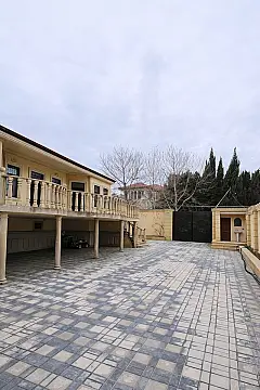 Satılır 4 otaqlı həyət evi 200 m²