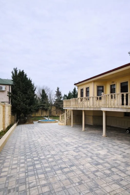 Satılır 4 otaqlı həyət evi 200 m²