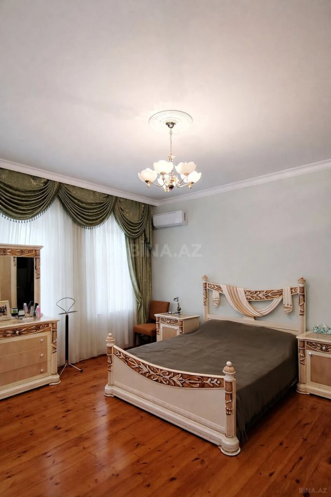 Satılır 4 otaqlı həyət evi 200 m²