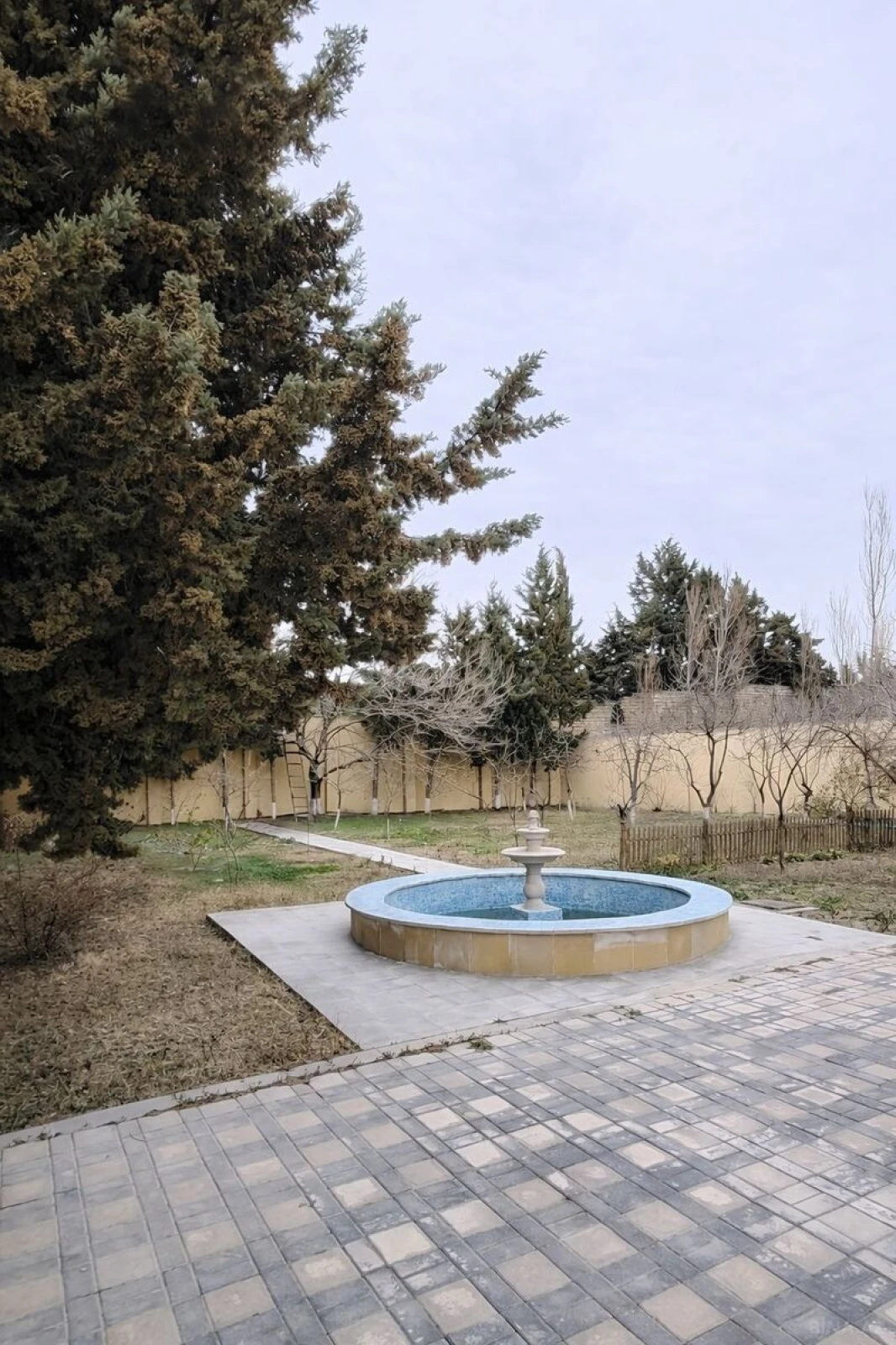 Satılır 4 otaqlı həyət evi 200 m²