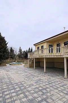 Satılır 4 otaqlı həyət evi 200 m²