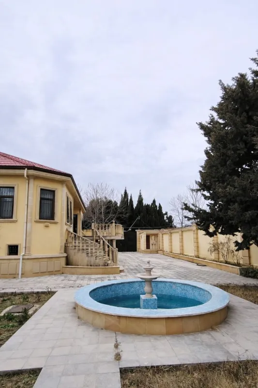 Satılır 4 otaqlı həyət evi 200 m²