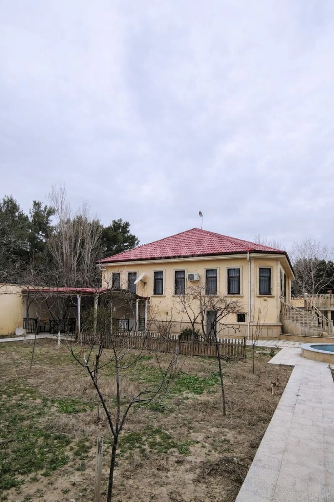 Satılır 4 otaqlı həyət evi 200 m²