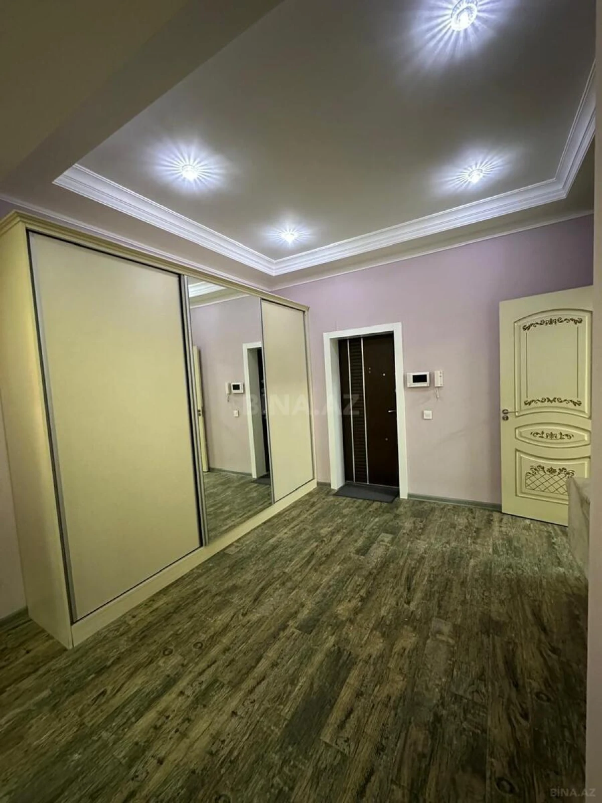 Kirayə verilir 2 otaqlı mənzil 100 m²