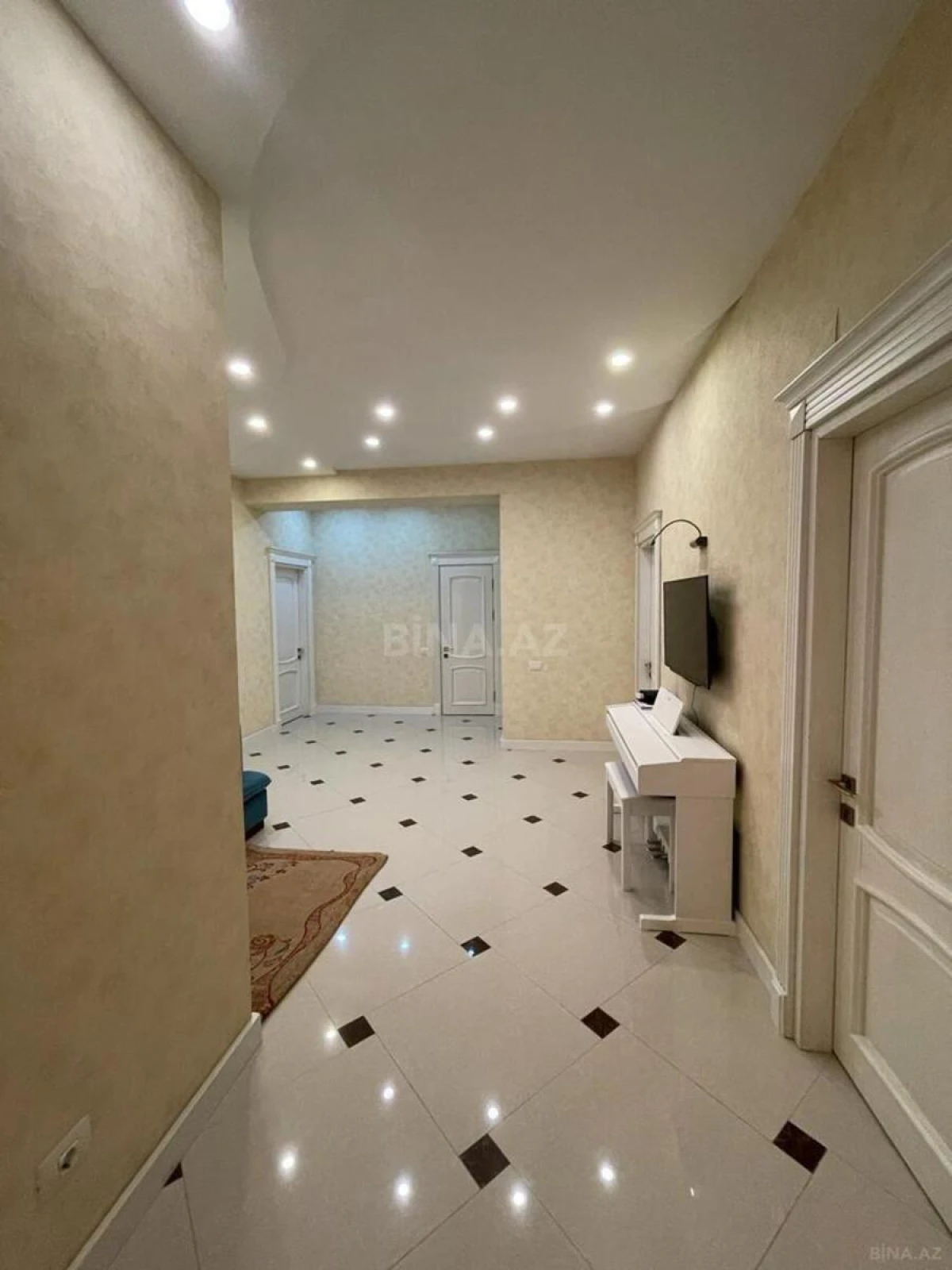 Satılır 4 otaqlı mənzil 167 m²
