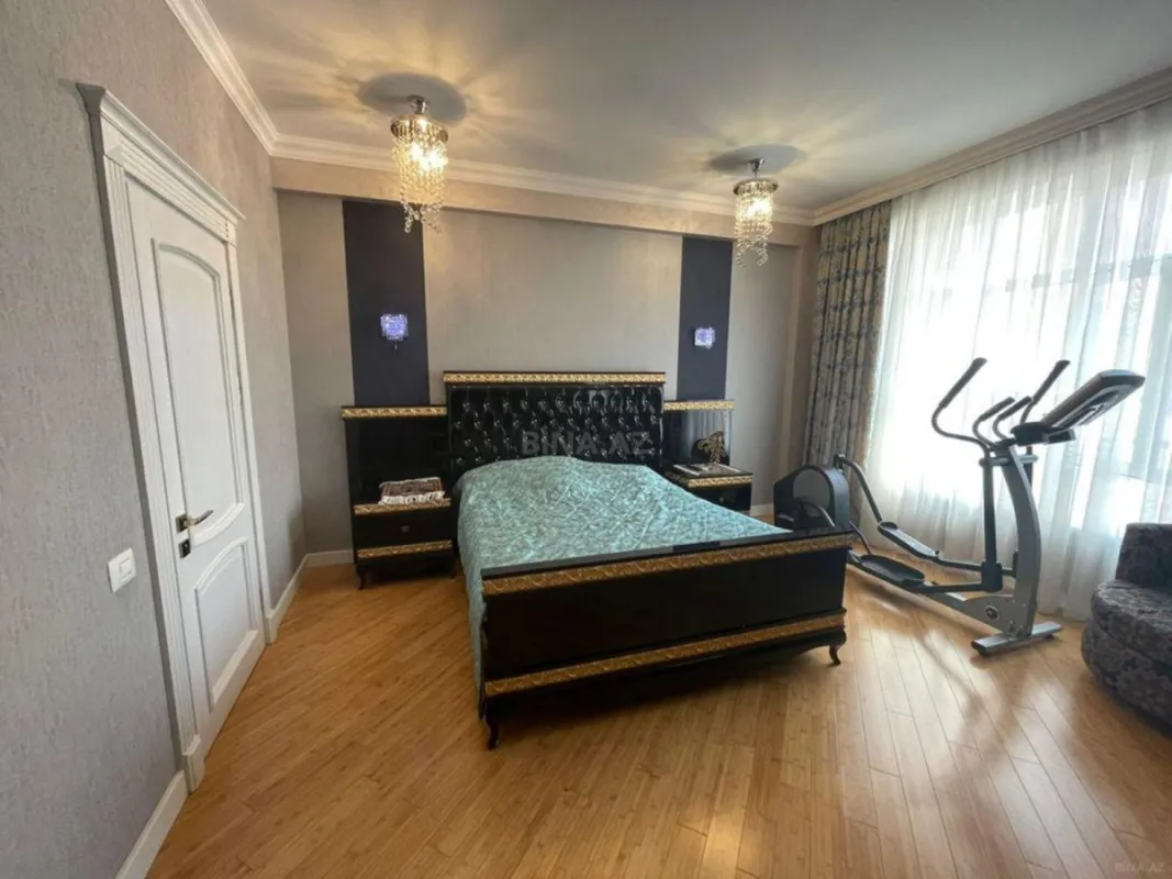 Satılır 4 otaqlı mənzil 167 m²