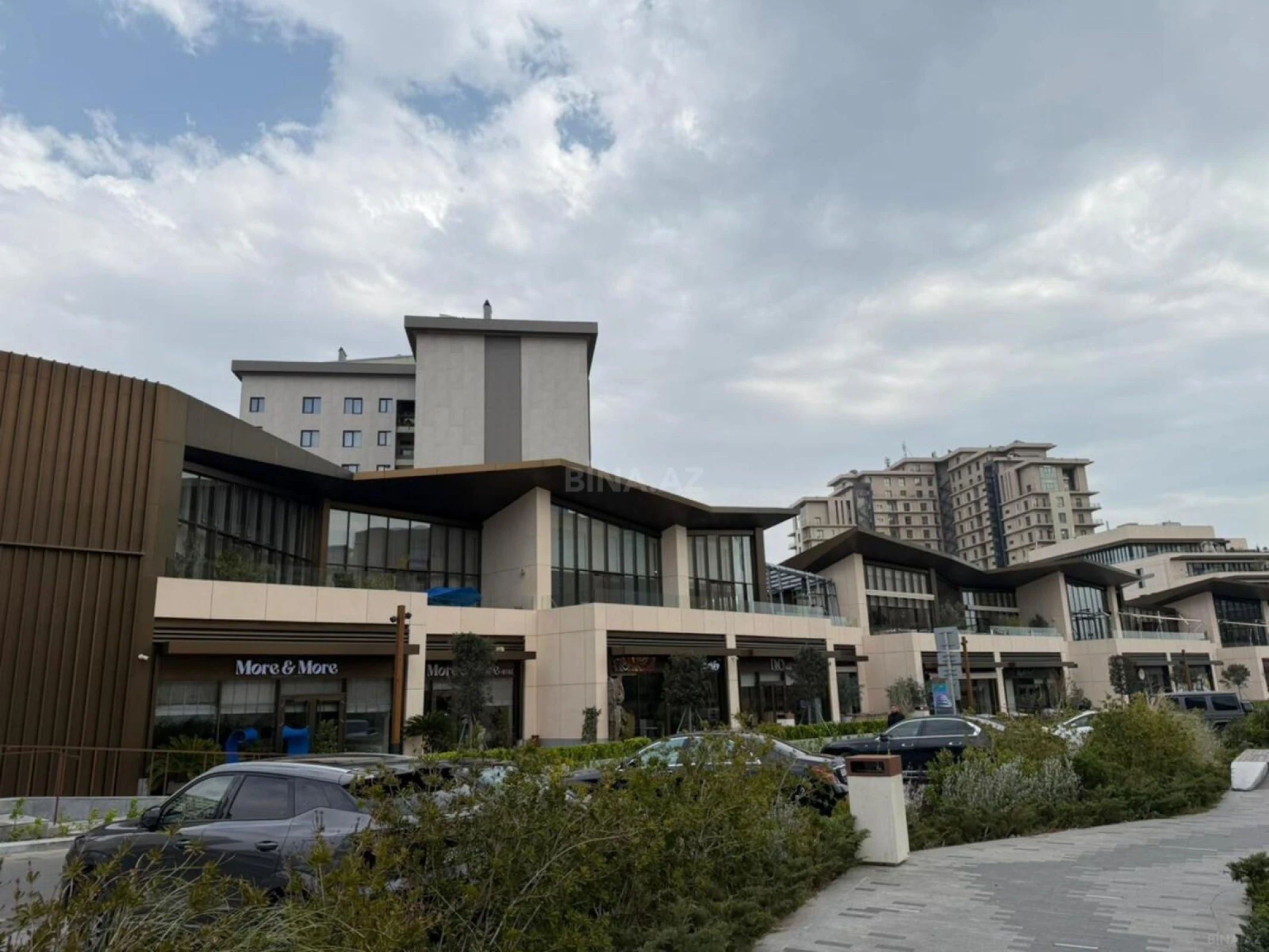 Satılır 2 otaqlı mənzil 76 m²