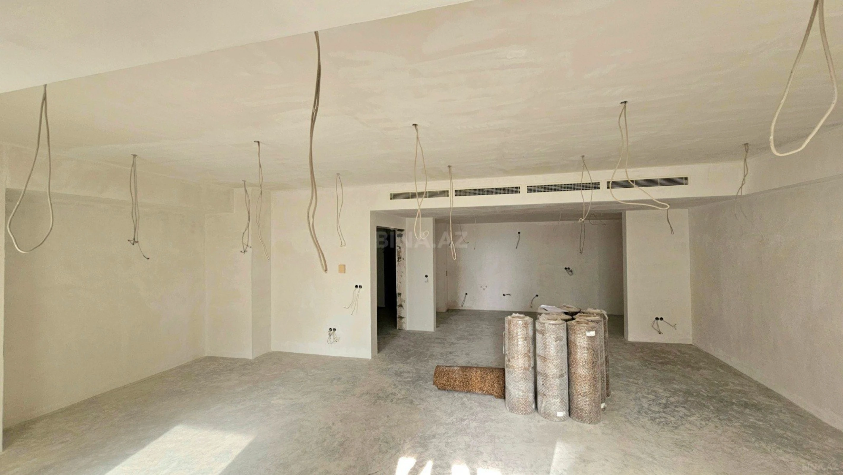 Satılır 3 otaqlı mənzil 175 m²