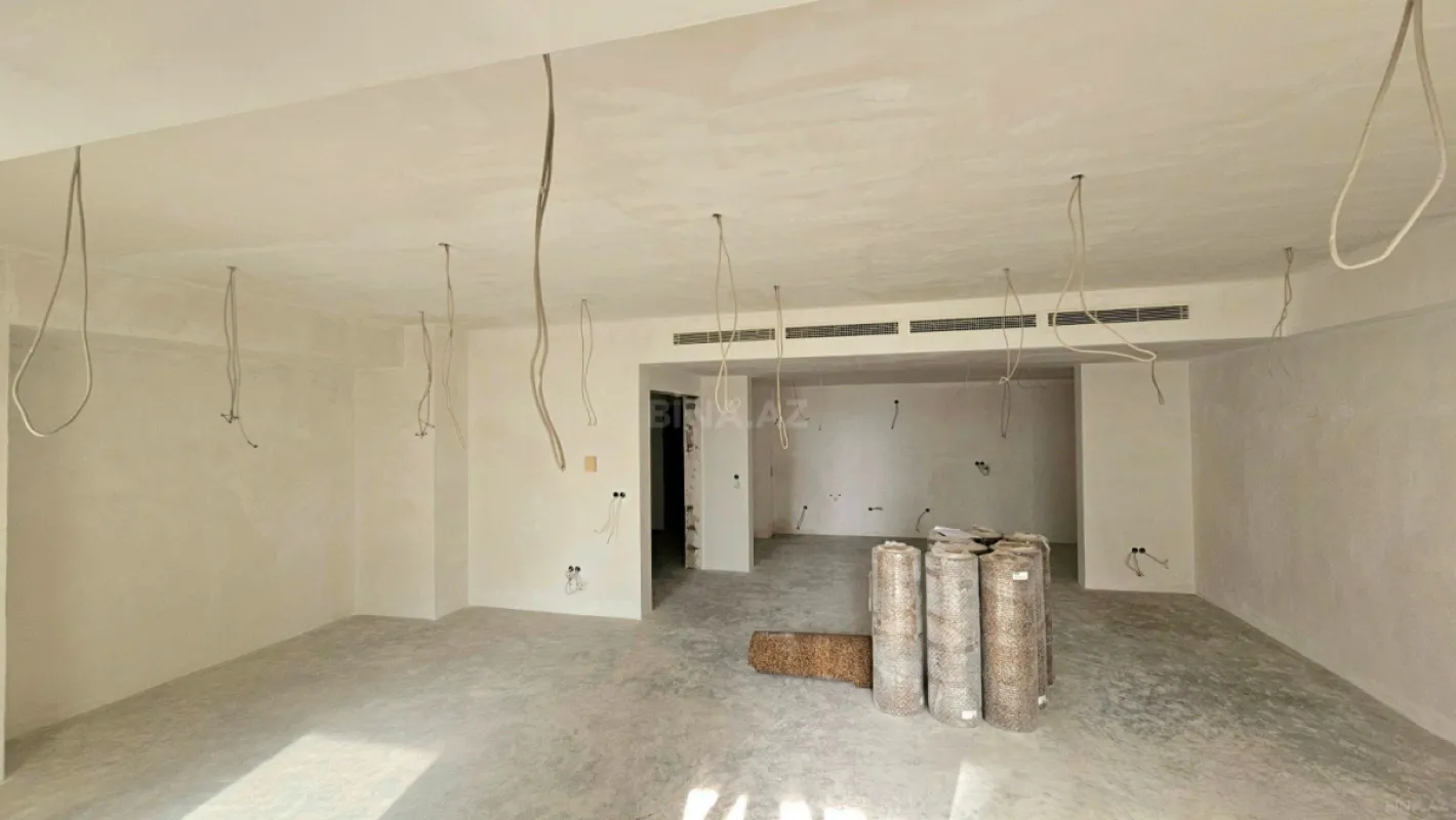 Satılır 3 otaqlı mənzil 175 m²