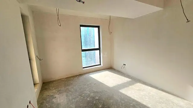 Satılır 3 otaqlı mənzil 175 m²