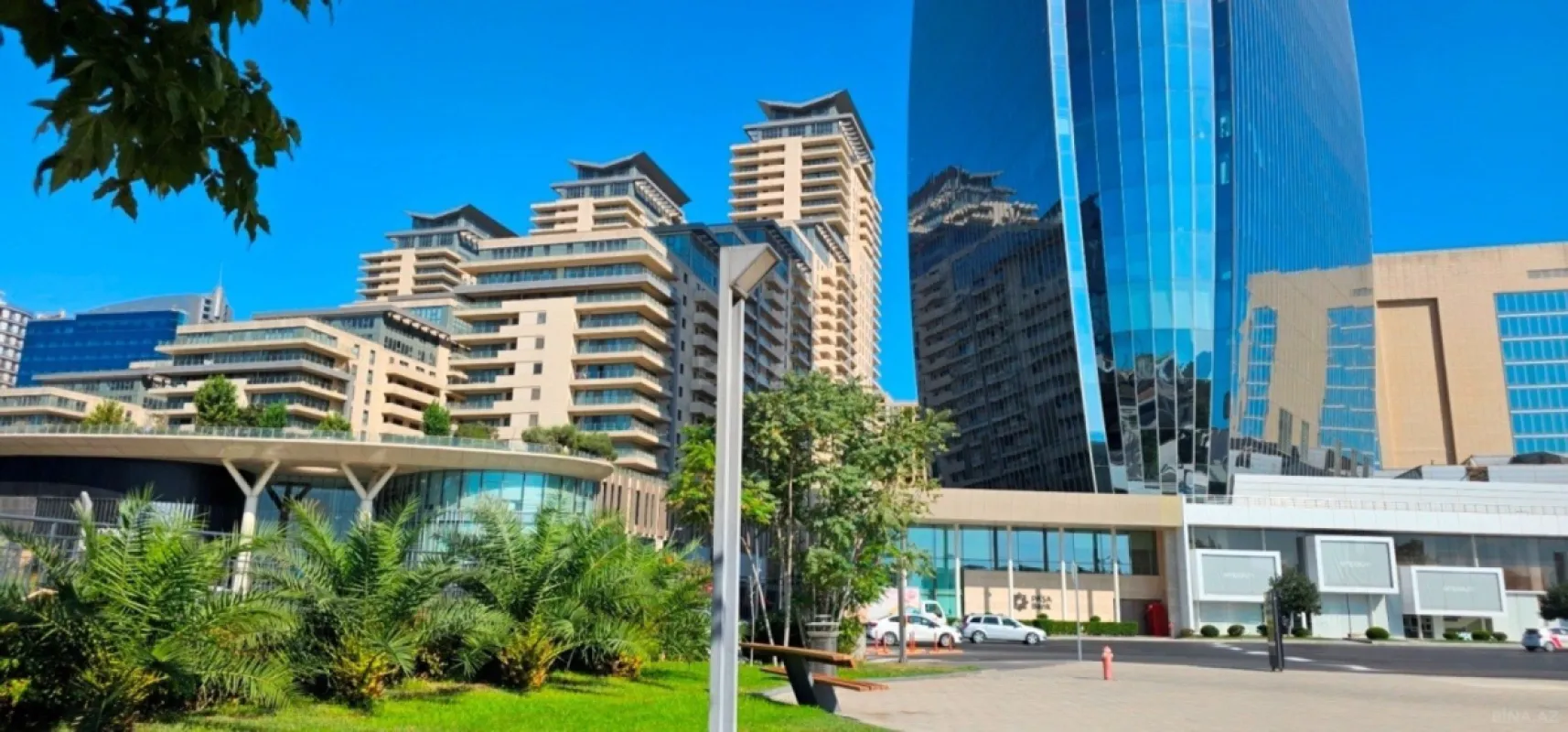 Satılır 3 otaqlı mənzil 175 m²