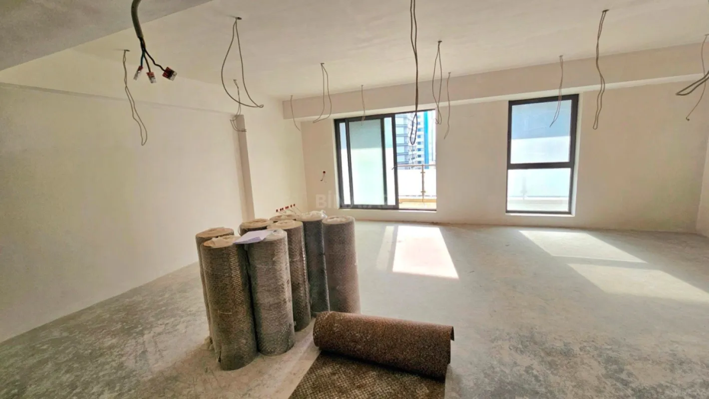 Satılır 3 otaqlı mənzil 175 m²