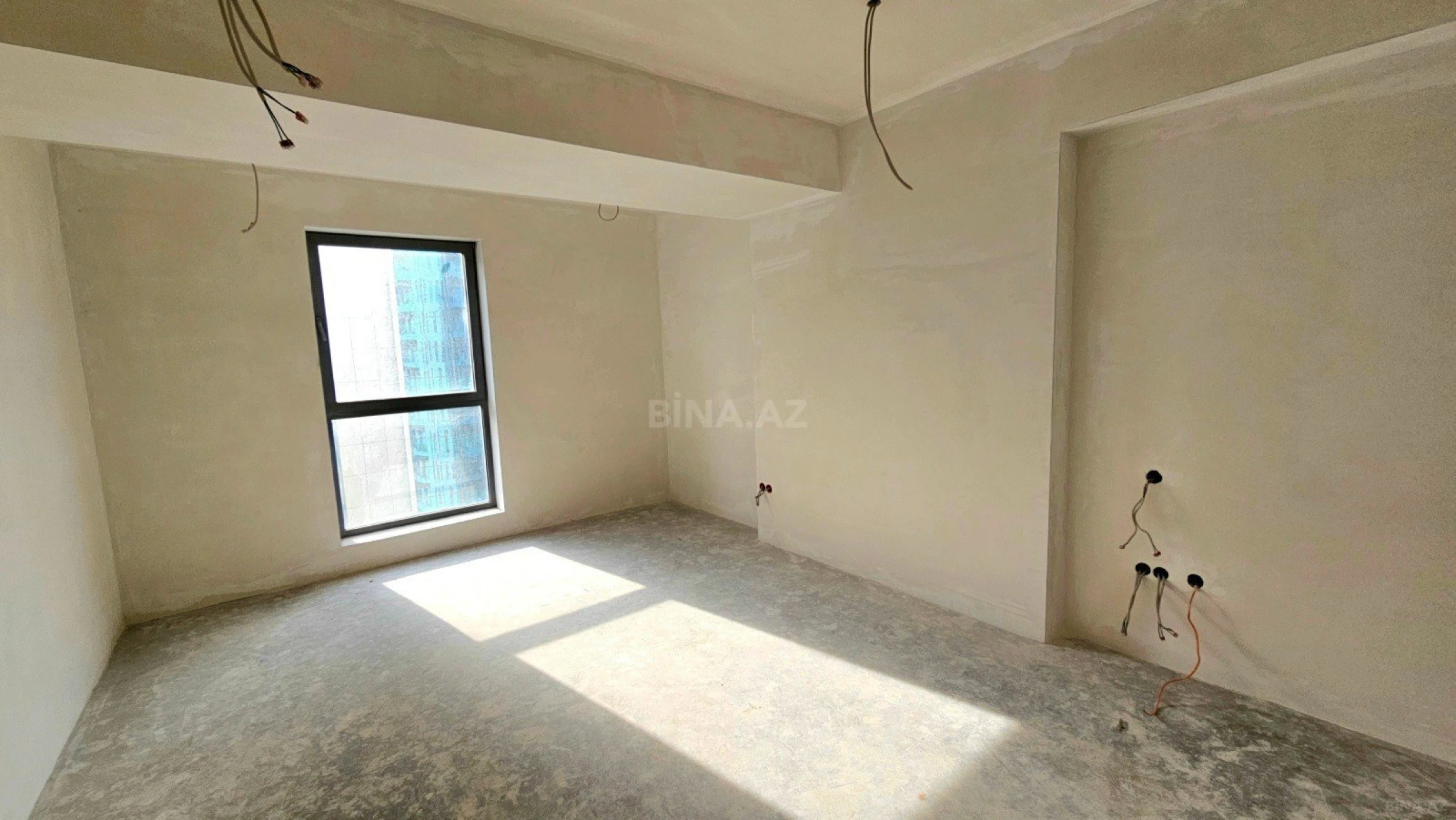 Satılır 3 otaqlı mənzil 175 m²