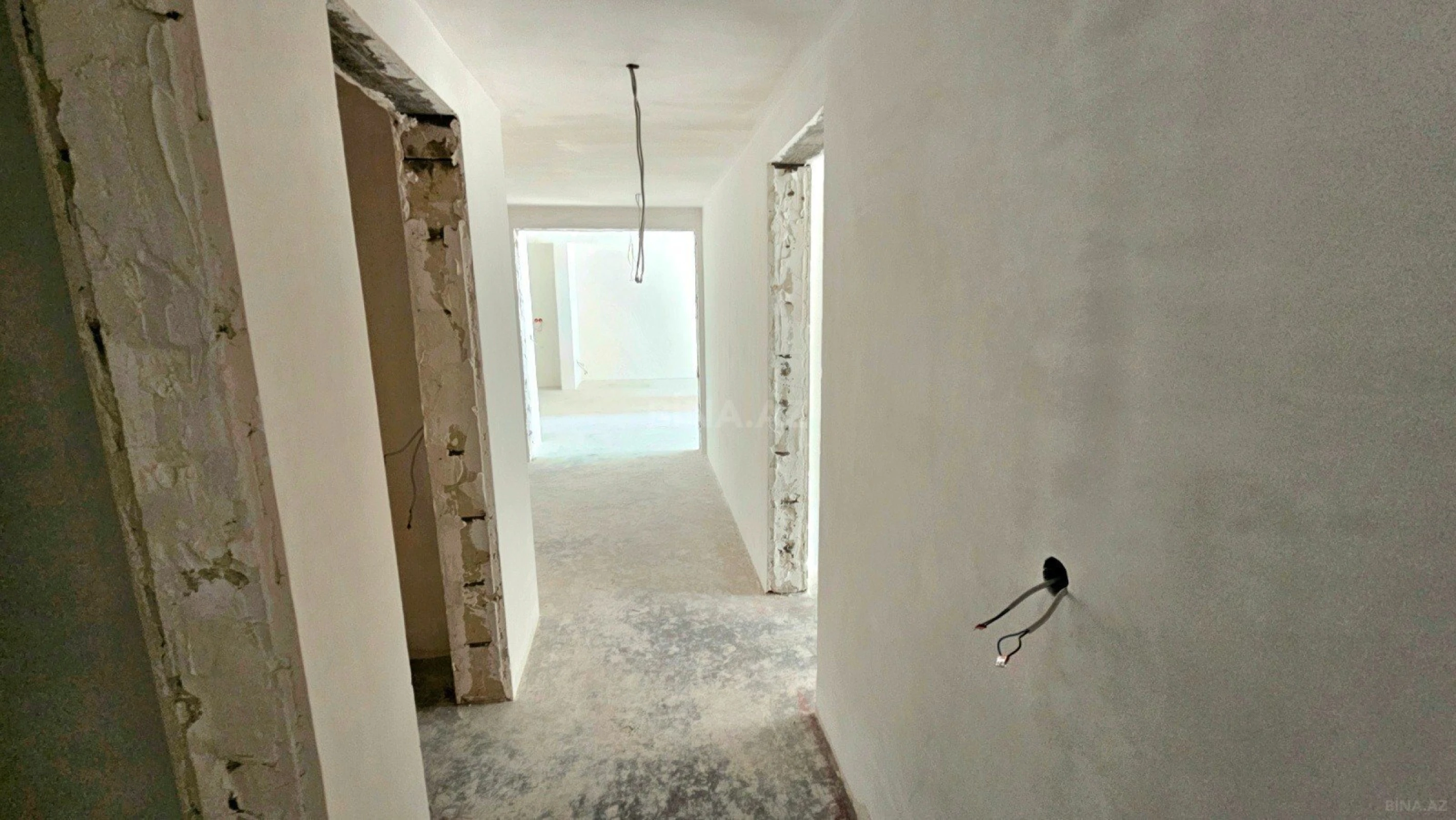 Satılır 3 otaqlı mənzil 175 m²