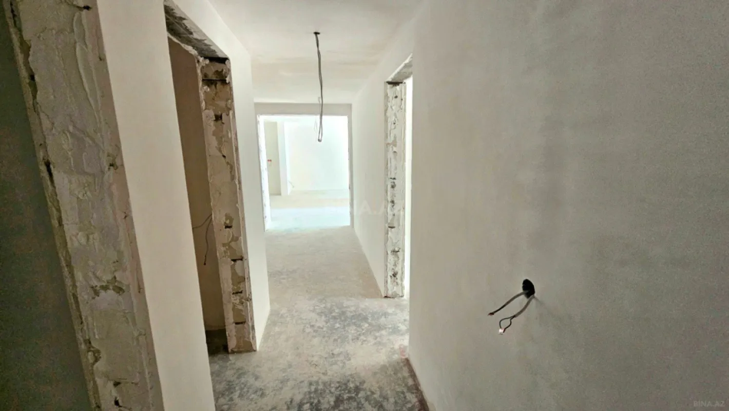 Satılır 3 otaqlı mənzil 175 m²