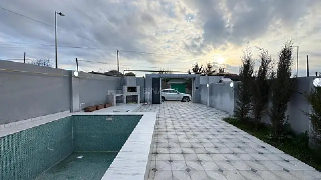 Satılır 4 otaqlı həyət evi 120 m²