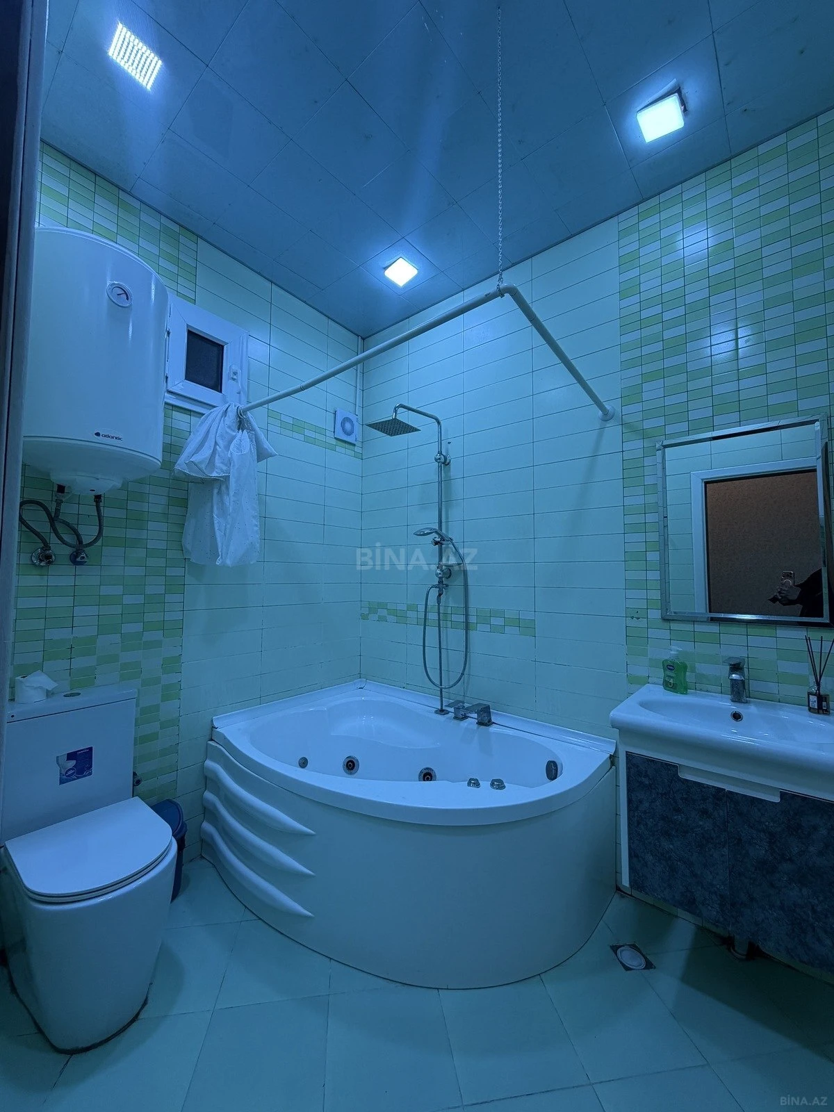 Satılır 3 otaqlı mənzil 110 m²