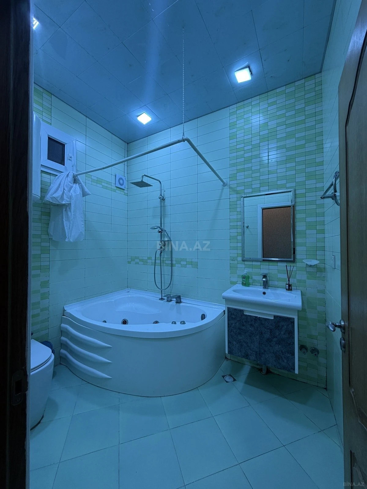 Satılır 3 otaqlı mənzil 110 m²