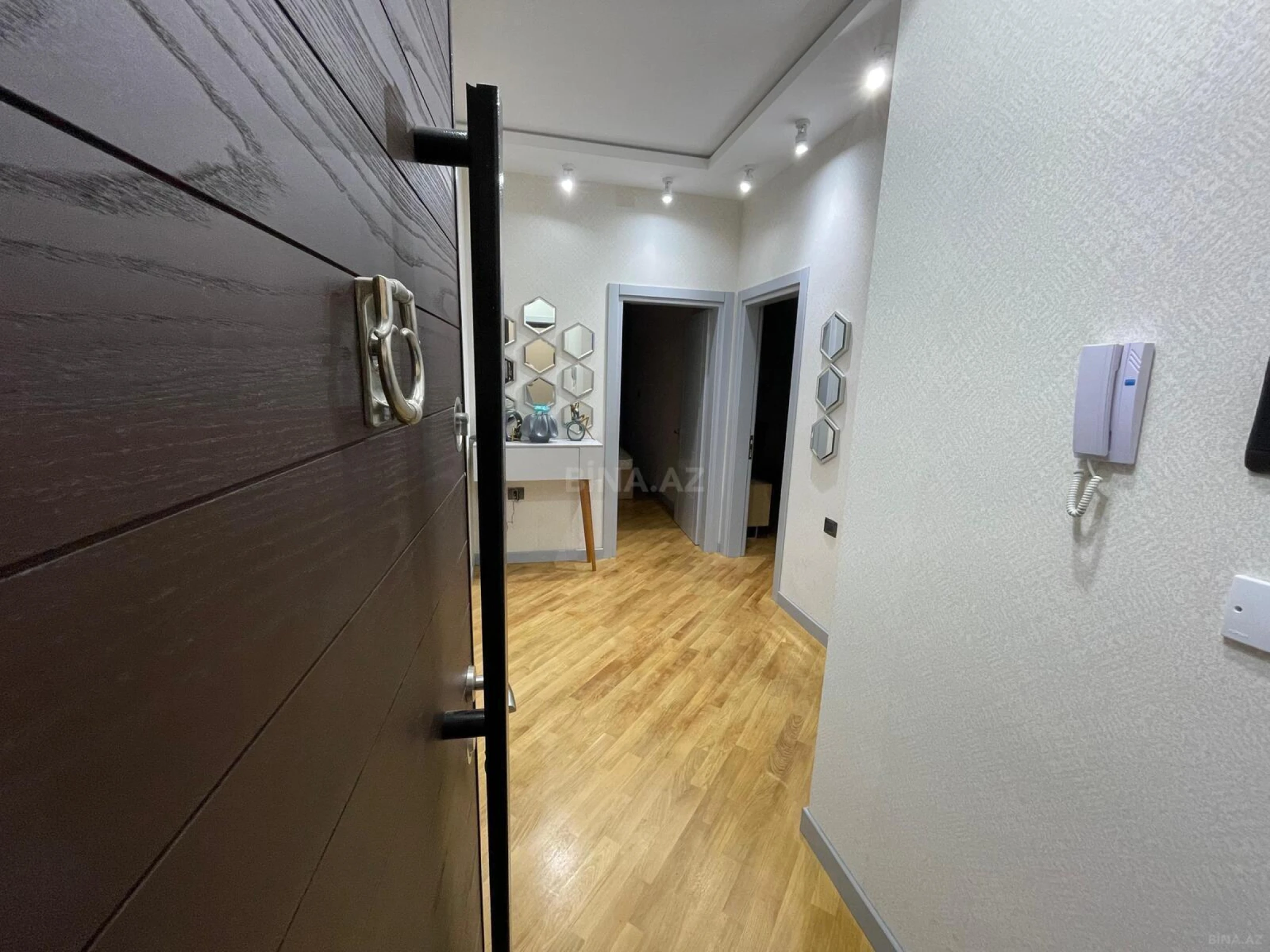 Kirayə verilir 2 otaqlı mənzil 65 m²