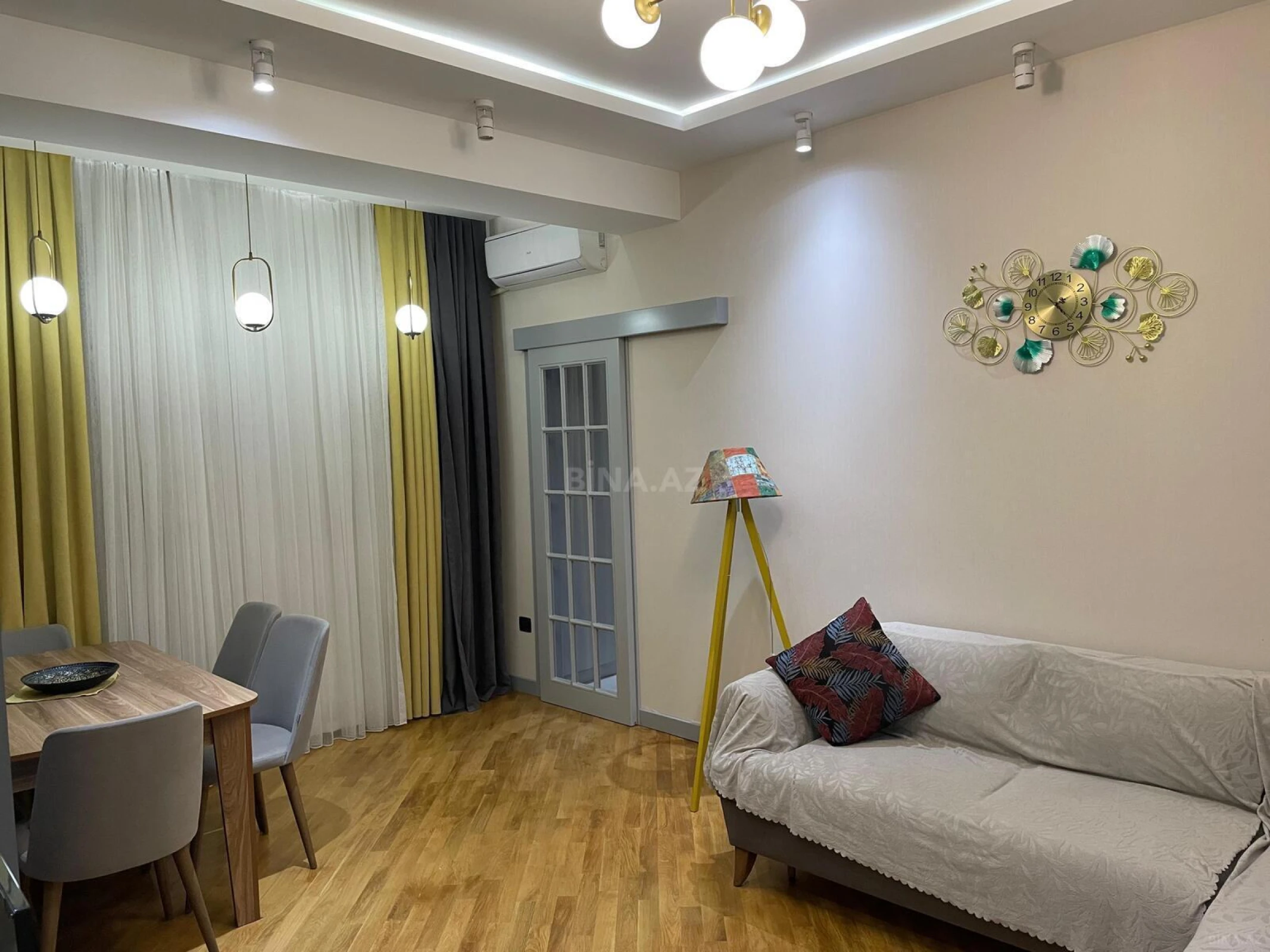 Kirayə verilir 2 otaqlı mənzil 65 m²