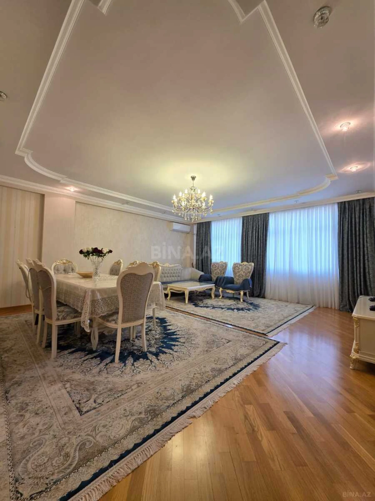 Satılır 4 otaqlı mənzil 130 m²