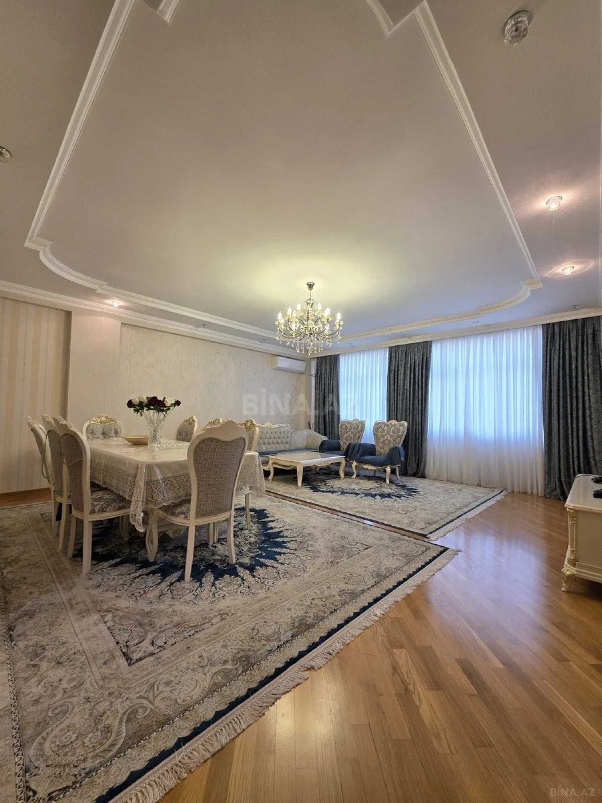 Satılır 4 otaqlı mənzil 130 m²