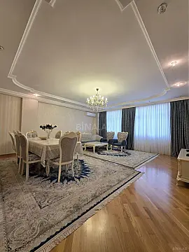 Satılır 4 otaqlı mənzil 130 m²