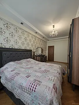 Satılır 4 otaqlı mənzil 130 m²