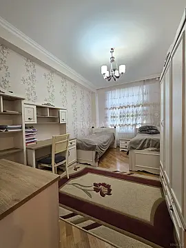 Satılır 4 otaqlı mənzil 130 m²
