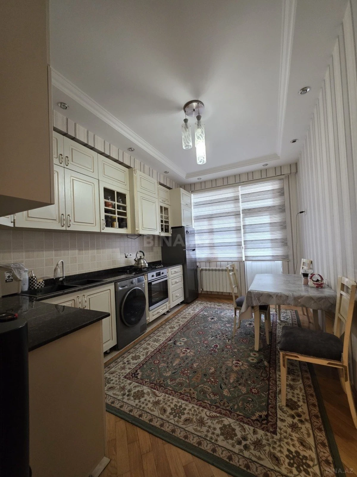 Satılır 4 otaqlı mənzil 130 m²