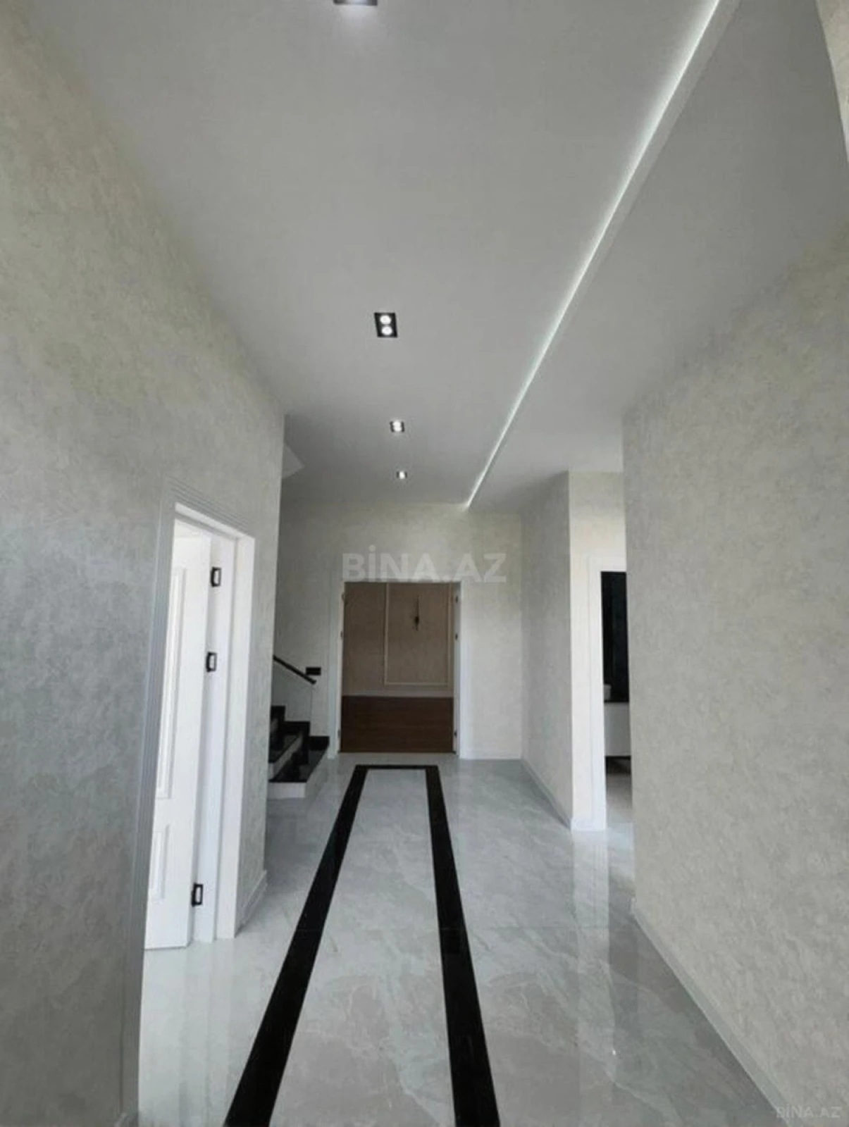 Satılır 6 otaqlı həyət evi 200 m²