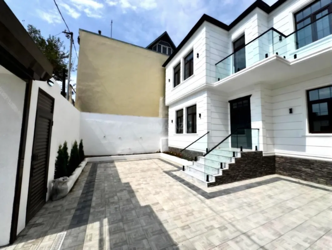 Satılır 6 otaqlı həyət evi 200 m²