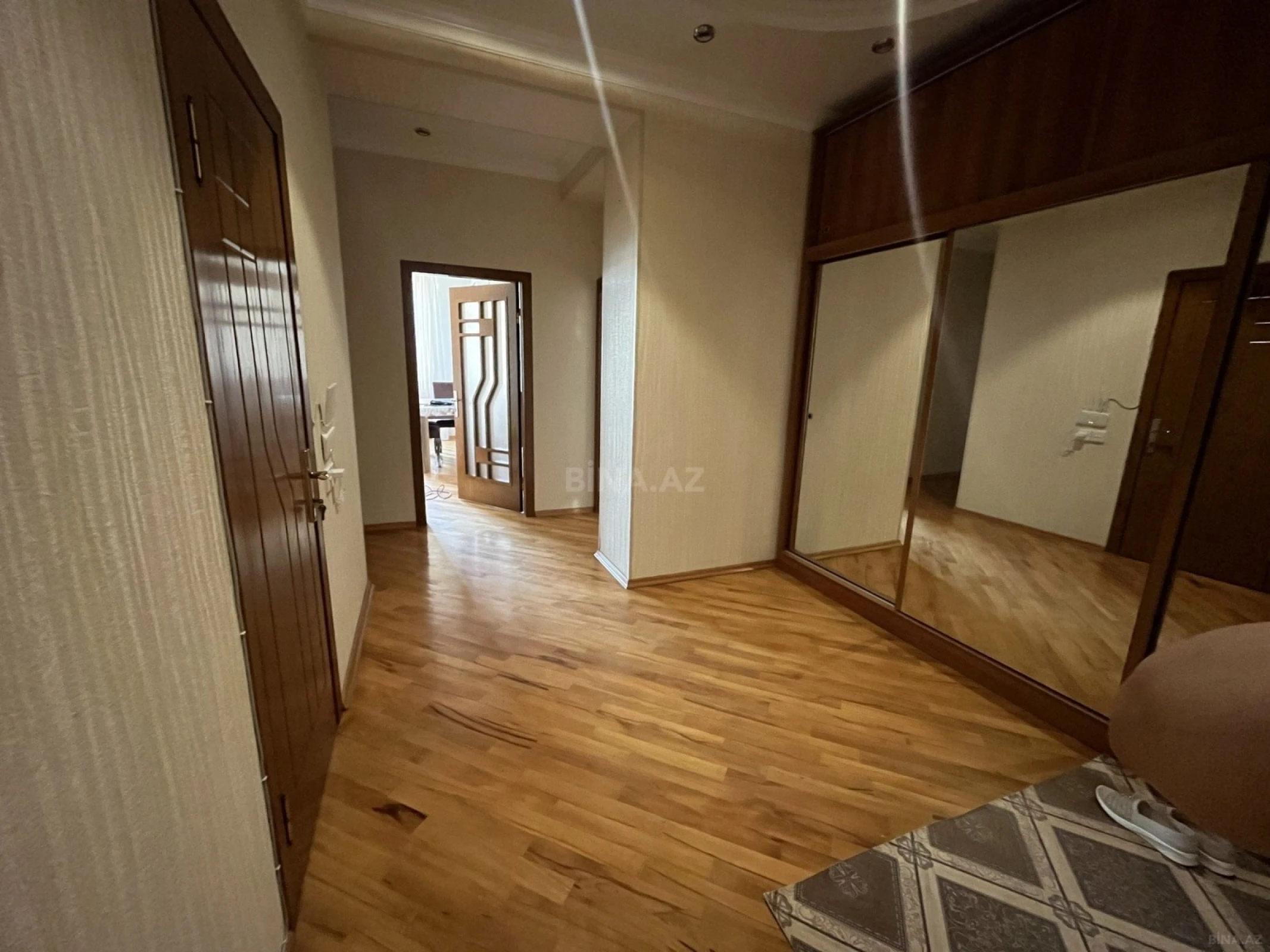 Kirayə verilir 2 otaqlı mənzil 85 m²