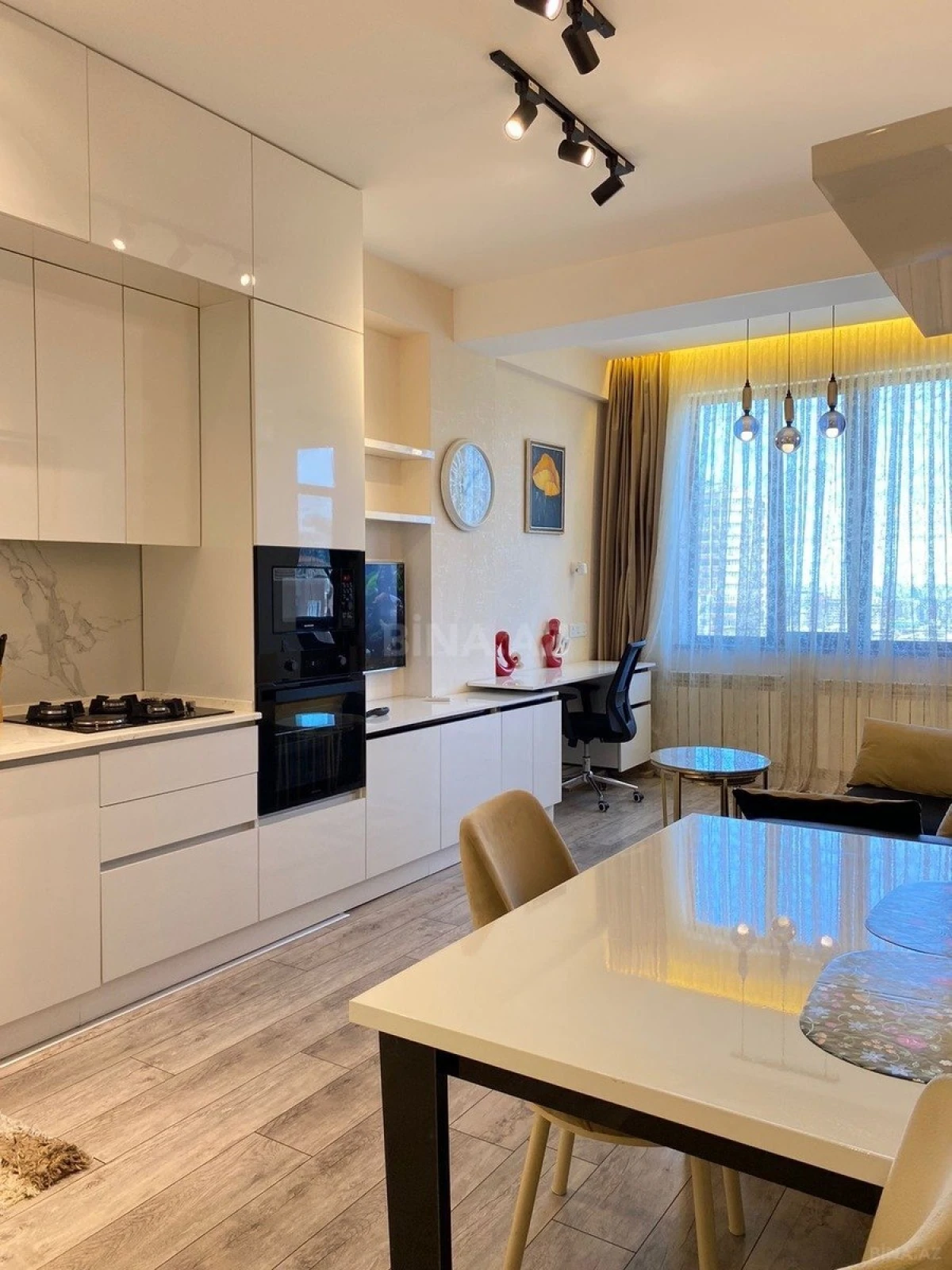 Kirayə verilir 2 otaqlı mənzil 60 m²
