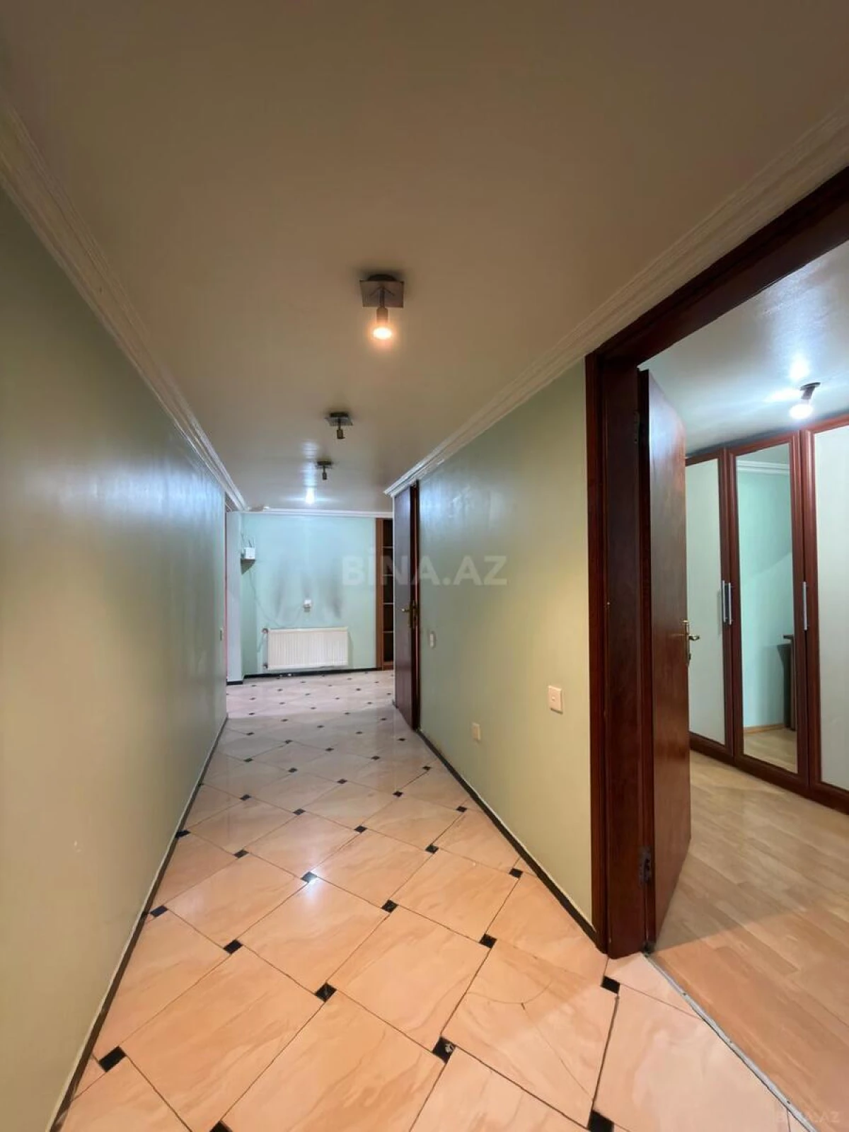 Satılır 4 otaqlı mənzil 111 m²