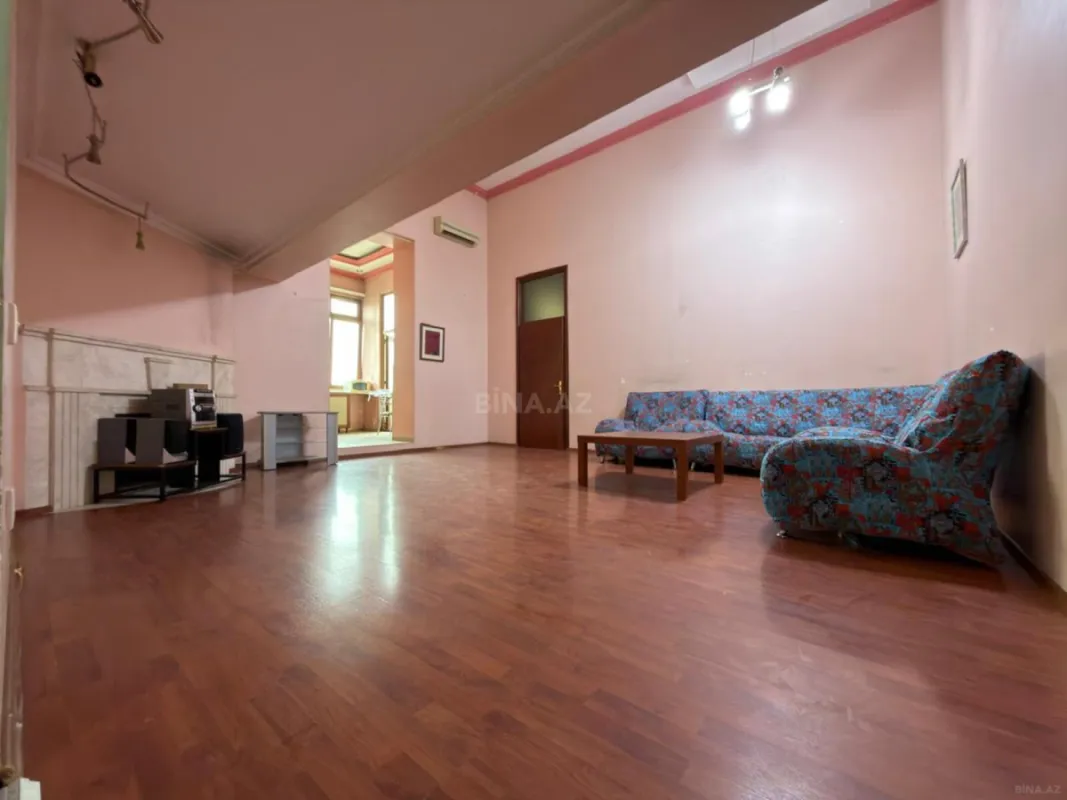 Satılır 4 otaqlı mənzil 111 m²